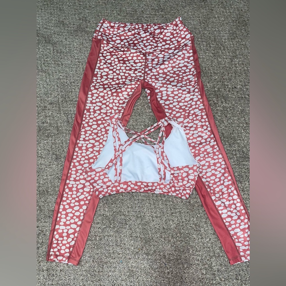 Women’s Yoga Set - Picture 2 of 5